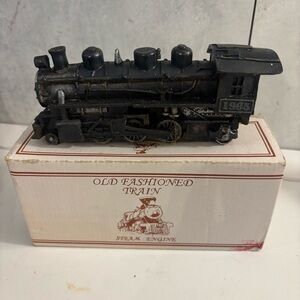 Antique Collectible Black 1905 Train Engine Locomotive Replica Figurine